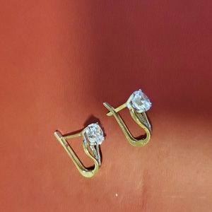 Stunning 10 K gold zirconia earrings